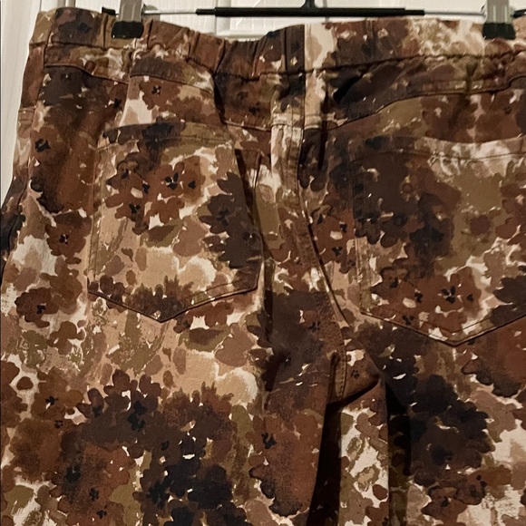 Isaac Mizrahi Brown Floral Ankle Jeans - Picture 4 of 6